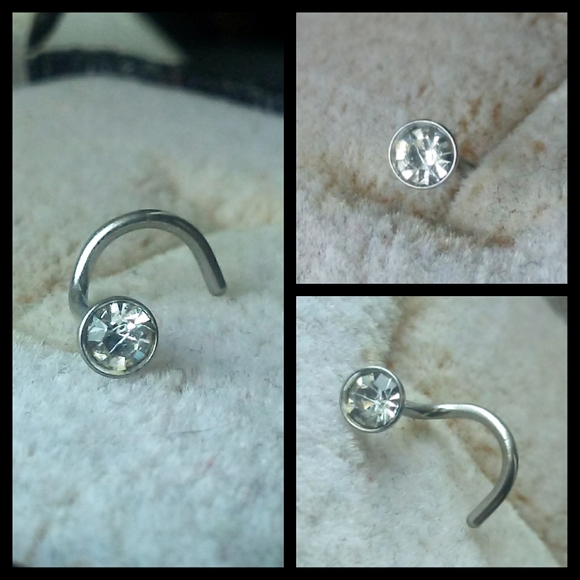 Jewelry - 🌙💜*5/$15* White Stainless Nose Screw
